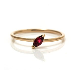 10k Gold Minimalist Garnet  Ring ,Promise Ring January Birthstone Ring, Garnet Leaf Engagement Ring Daily Worn Girlfriend Valentine 10K Ring