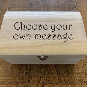 Caja de recuerdos de madera personalizada, ideal para regalar con cualquier nombre o mensaje, cofre del tesoro pirata, baratijas coleccionables, caja de recuerdos.