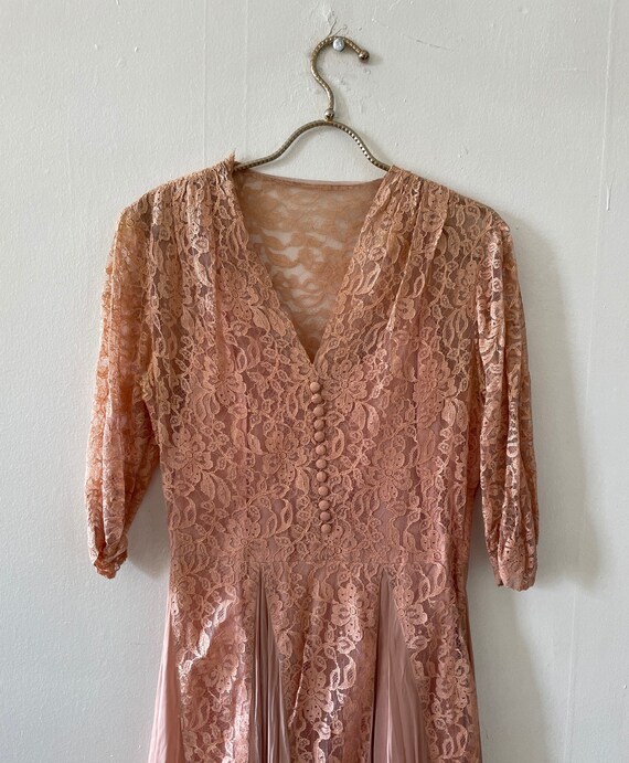 Vintage 1930s - 1940s Bubblegum Pink Lace and Silk