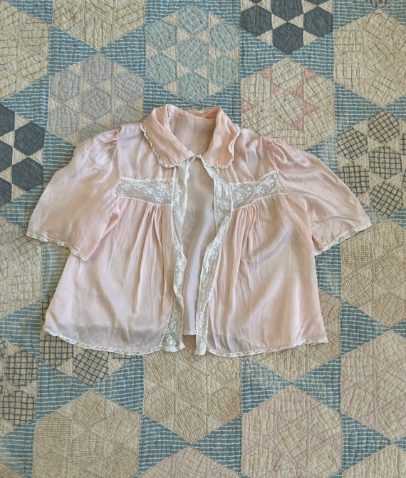 Vintage 1930s Silk Light Pink Bed Jacket With Lace