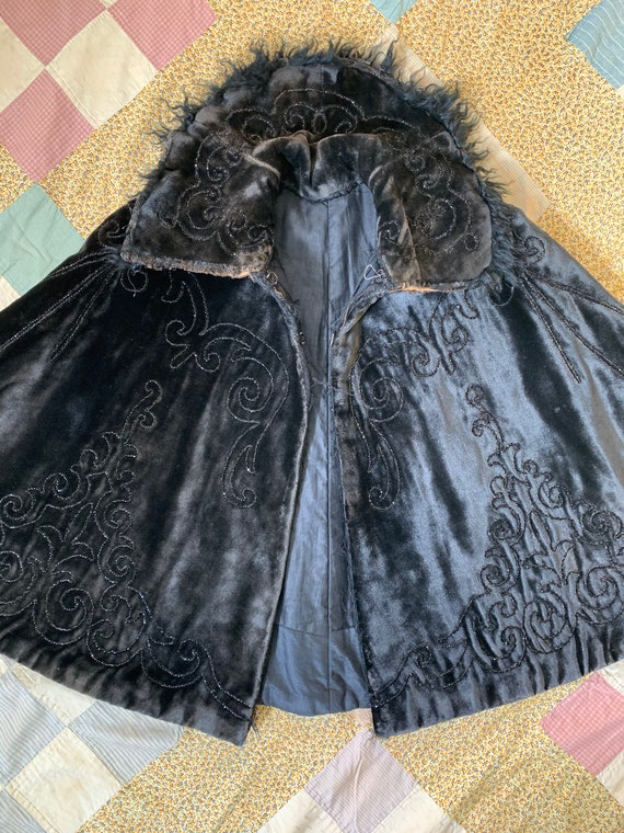 Vintage 1920s Thick Velvet Art Deco Cape