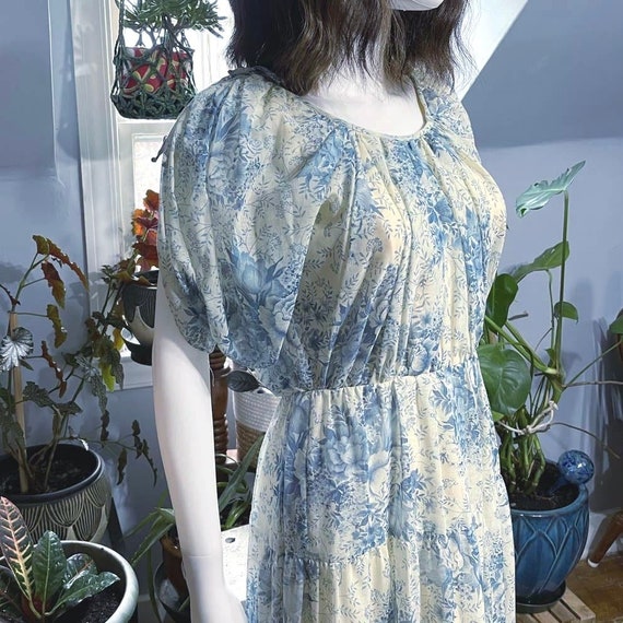 Vintage Floral Maxi Dress - image 8
