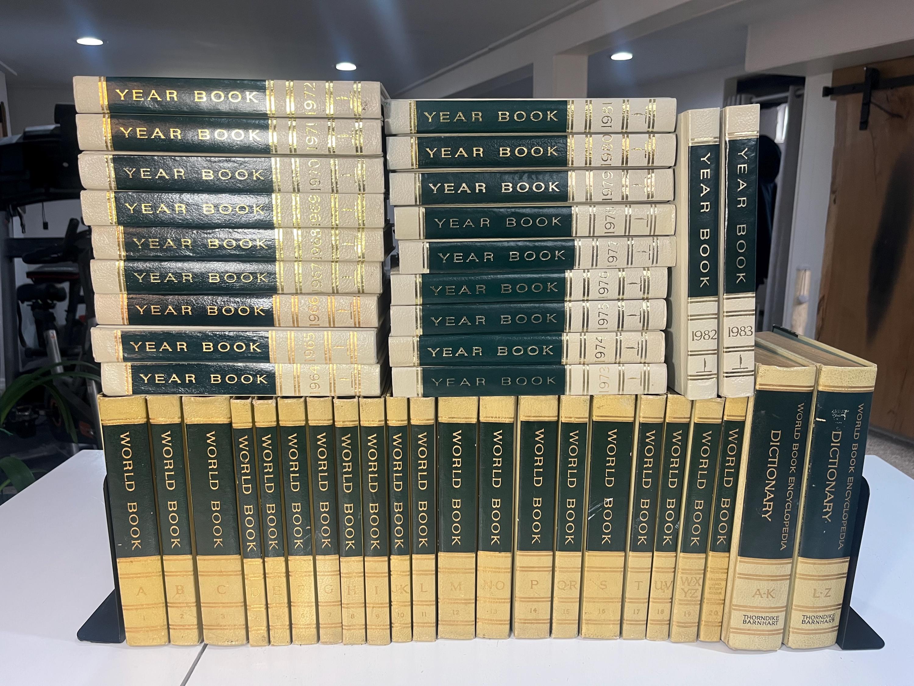 Vintage 1975 World Book Encyclopedia Complete 22 Volume Set