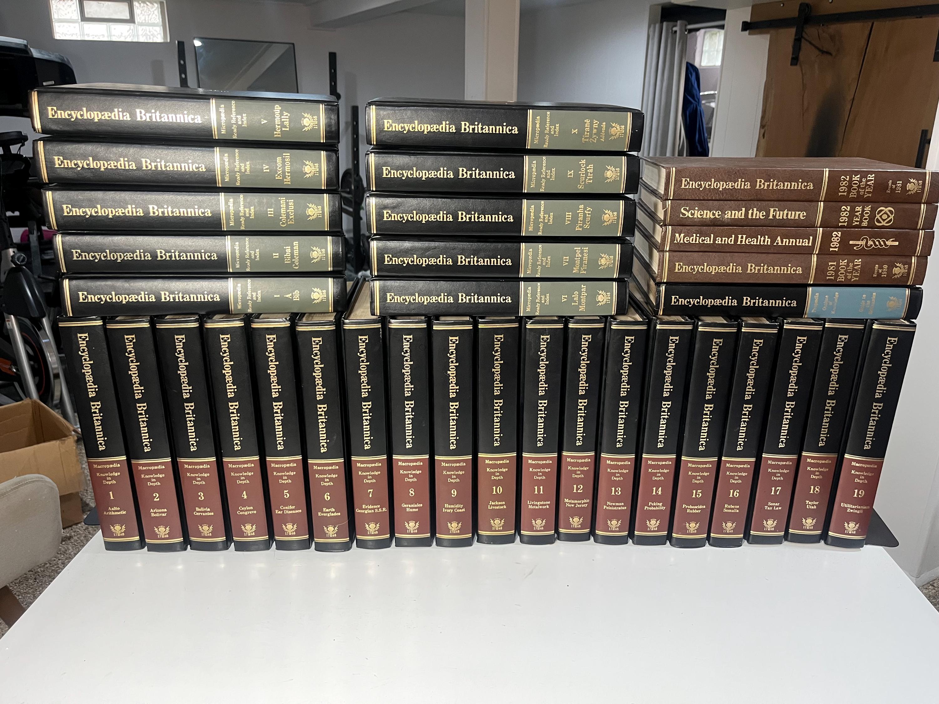 Encyclopedia Britannica 10巻セット Amazon.co.jp: Encyclopedia Britannica full set : 本