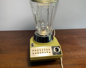 Vintage Universal Blender Electric With Glass Pitcher 5 Cup 40 Ounce  Capacity 