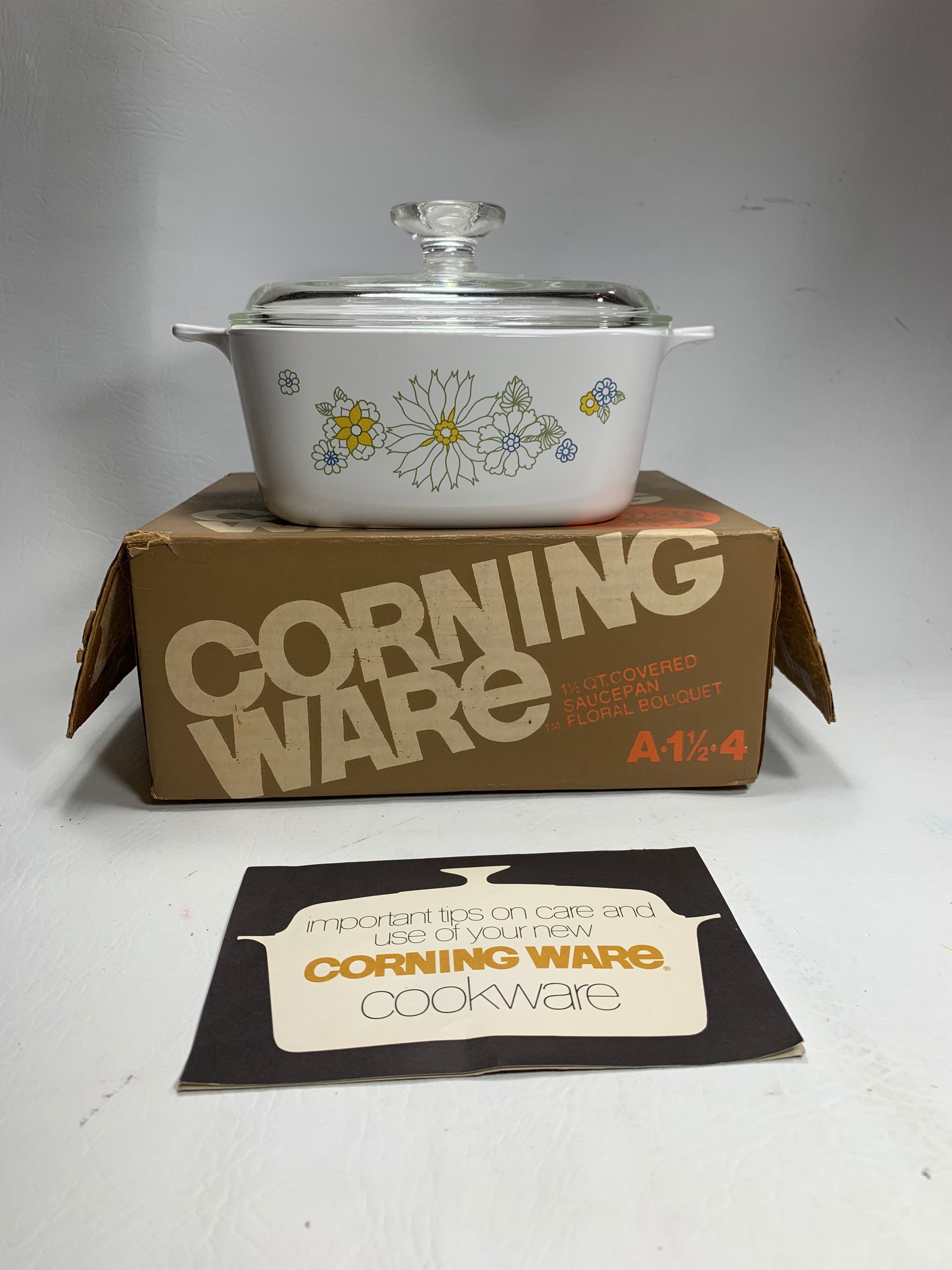 Corningware top floral bouquet