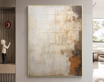 Könnte beinhalten: Abstraktes Gemälde mit goldenem Rahmen. Das Gemälde zeigt ein geometrisches Muster aus Quadraten und Rechtecken in Beige-, Braun- und Weißtönen.