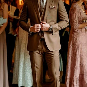 Men&#39;s Classic Brown 3 piece Suit Regular Fit for Marriage, Event, Business Suit, Casual Wear Suit for Men.