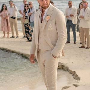 Groomsmen&#39;s Classic Beige Linen 3 Piece Suit Patch Pockets for Men Summer Wedding, Ceremony, Casual Linen Suit for Men.
