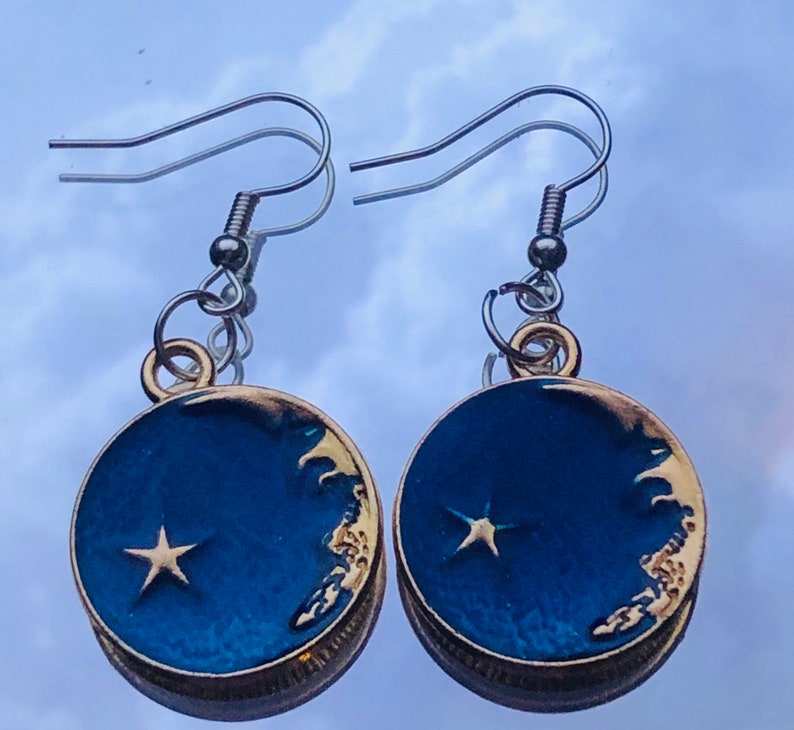 Blue moon /& star earrings