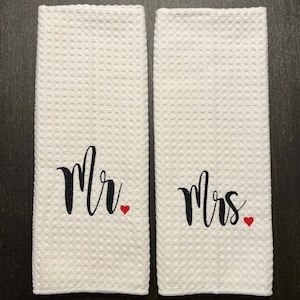Mr. and Mrs. hand towel set, wedding gift, wedding shower gift, couples gift, embroidered towels