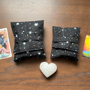 Astuccio per tarocchi fatto a mano, design con costellazioni, galassie e pianeti