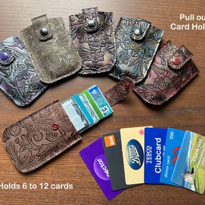Porta carte in pelle, esclusivo porta carte estraibile per un facile accesso, contiene da 6 a 12 carte, fatto a mano e spedito dal Regno Unito, chiusura a scatto, 6 colori