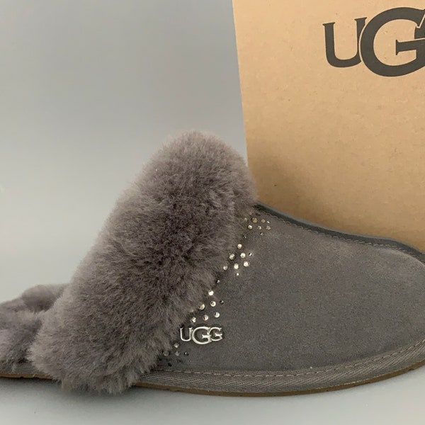 UGG Australia SCUFFETTE II Metal Logo Slippers embellished with beautiful Swarovski Crystals Women Size 7 New in Box Charcoal gray Bling #18