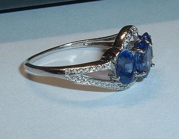 Sterling silver ring featuring three oval blue sa… - image 9
