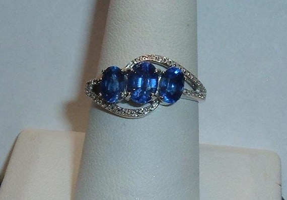 Sterling silver ring featuring three oval blue sa… - image 2