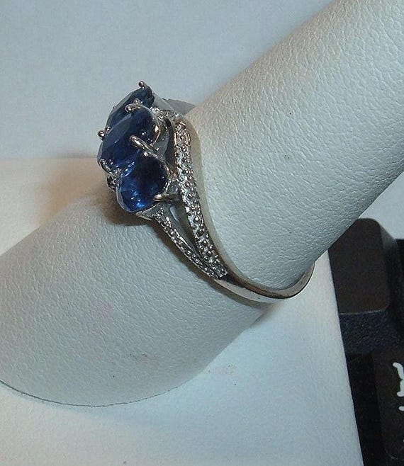 Sterling silver ring featuring three oval blue sa… - image 7