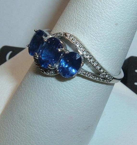 Sterling silver ring featuring three oval blue sa… - image 8