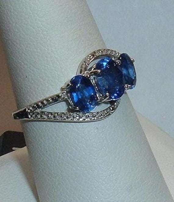 Sterling silver ring featuring three oval blue sa… - image 1