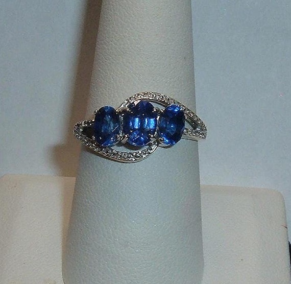 Sterling silver ring featuring three oval blue sa… - image 3