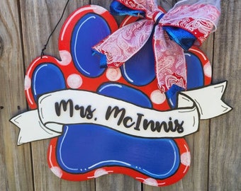 Personalized Paw Print Door Hanger, teacher classroom decor sign, dog paw last name sign, animal lover wall decor, custom dog/cat art