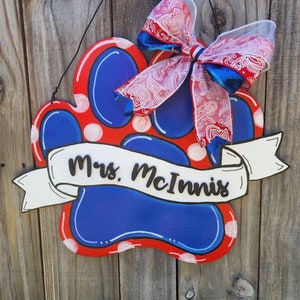 Personalized Paw Print Door Hanger, teacher classroom decor sign, dog paw last name sign, animal lover wall decor, custom dog/cat art
