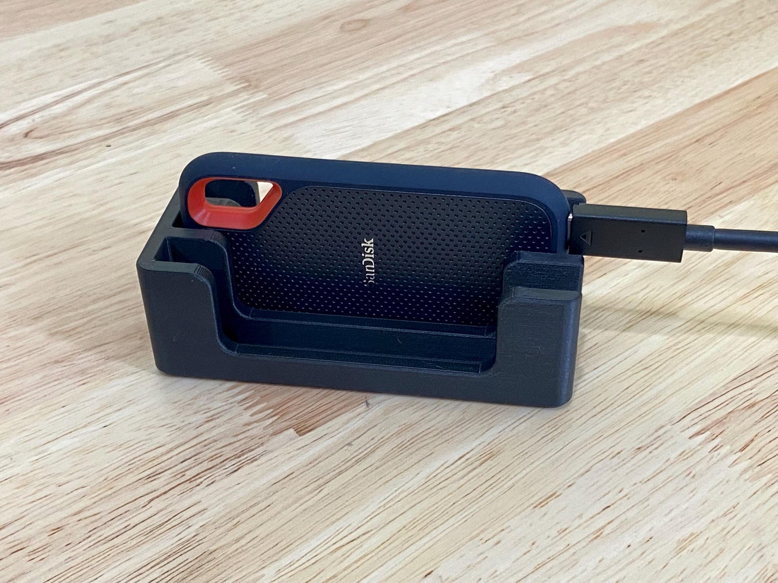 Sandisk Extreme Portable Desktop SSD Holder/organizer for Photographers ...