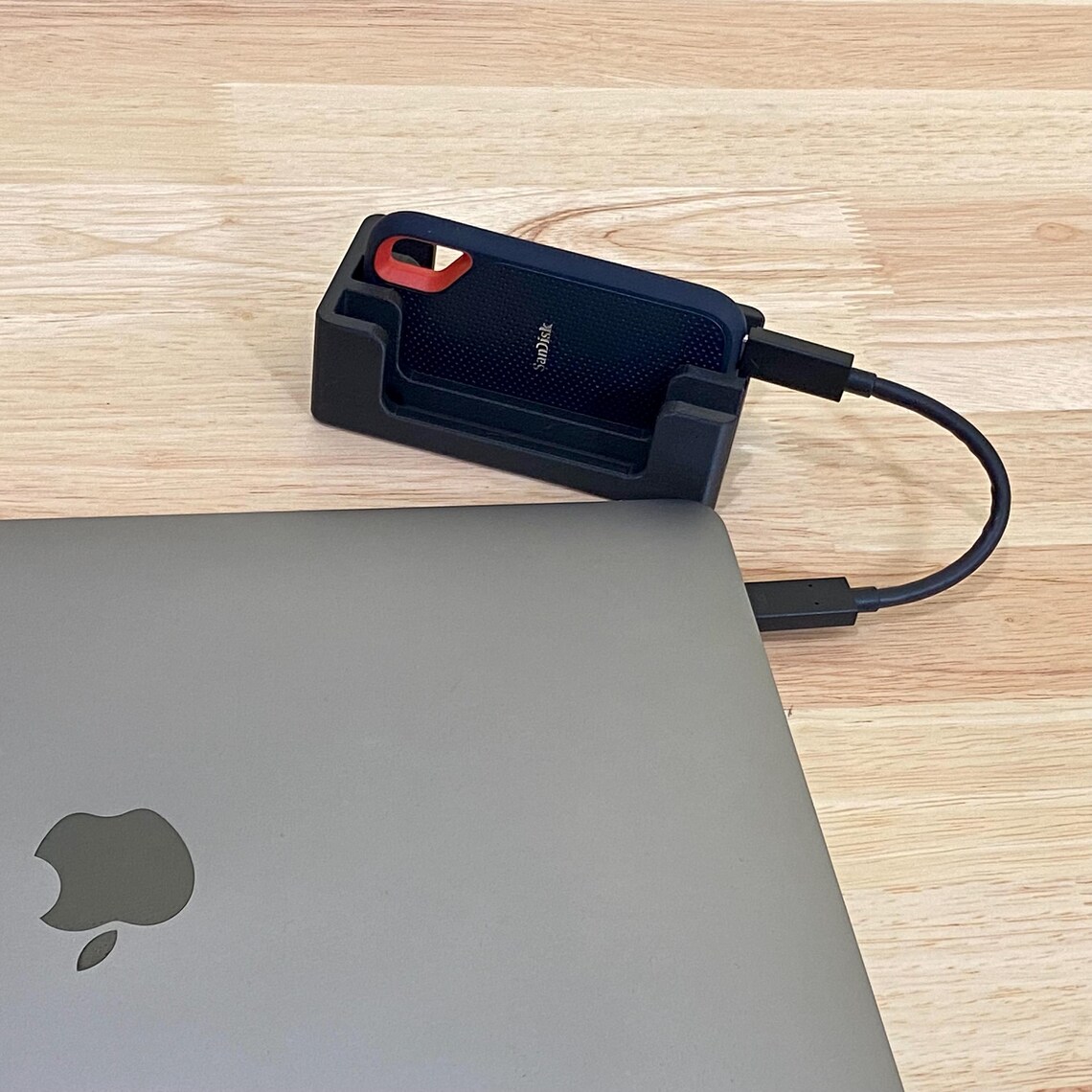 Sandisk Extreme Portable Desktop SSD Holder/organizer for Photographers ...