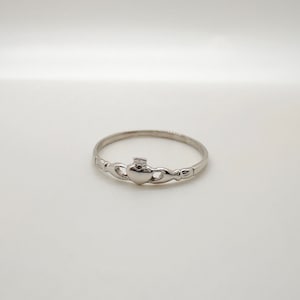 14K Claddagh Ring in White Gold, Holding Hands Crown, Tiny Irish Celtic Ring, Friendship Ring, Claddagh Promise Ring, 14K Gold Pinky Ring