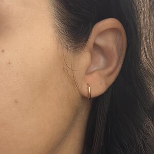 14K Huggie Hoops, 8mm Small Gold Hoops, Huggie Hoop Earrings, Plain 14K Gold Mini Hoops, Minimalist Hoop Earrings, Simple Hoop Earrings
