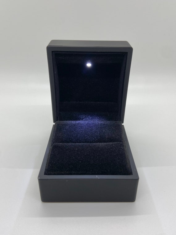 BANDHAN Wood Jewellery Led Light Box For Ring 2.75X2.75 Inch, Square Shape,  Blue Velvet : Amazon.in: Jewellery