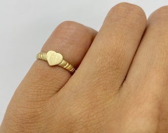 14K Heart Signet Ring, Heart Pinky Ring for Her, Personalized Love Ring, Promise Ring, Dainty Gold Pinky Ring, Gift for Wife, Gift for Mom