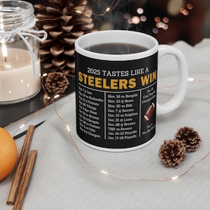 Pittsburgh Steelers 2025 Football Schedule Mug | Prezent piłkarski, kubek sportowy, dzień meczu, prezent na dzień ojca, prezent dla niego, prezent urodzinowy