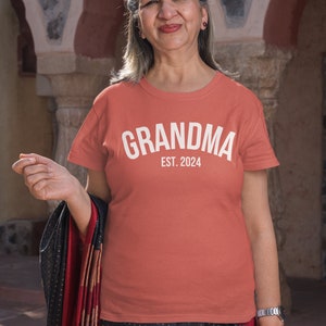 Grandma Est 2024 Shirt, Grandma Shirt, New Grandma Shirt, Gift for Grandma, Mother's Day Gift,Pregnancy Announcement Grandparents,Mama Shirt