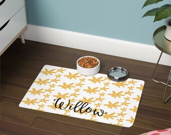 Tapete de comida personalizado para perros y gatos, nombre simple personalizado, elija colores y fuentes, estación de alimentación de manteles individuales para mascotas, nuevos suministros para cachorros y gatitos (12x18)