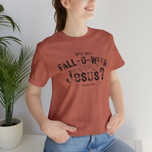 Camiseta Fall-O-Ween Jesús - Mateo 4:19 Camisa cristiana de otoño - Camiseta de fe de otoño - Ropa religiosa de Halloween - Ropa de temporada de otoño Unisex