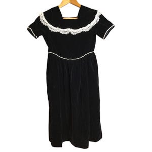 Vintage Girls Basque Waist Black Velvet Dress Lace Trim Size 10 USA Old Money