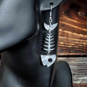 &quot;Fishbones Chic&quot; earrings. A fun and elegant touch for a unique marine style! Fish skeleton or fish bones