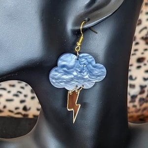 “Celère Anger” earrings – A mythical and captivating touch for a divinely electrifying style! cloud lightning thunder