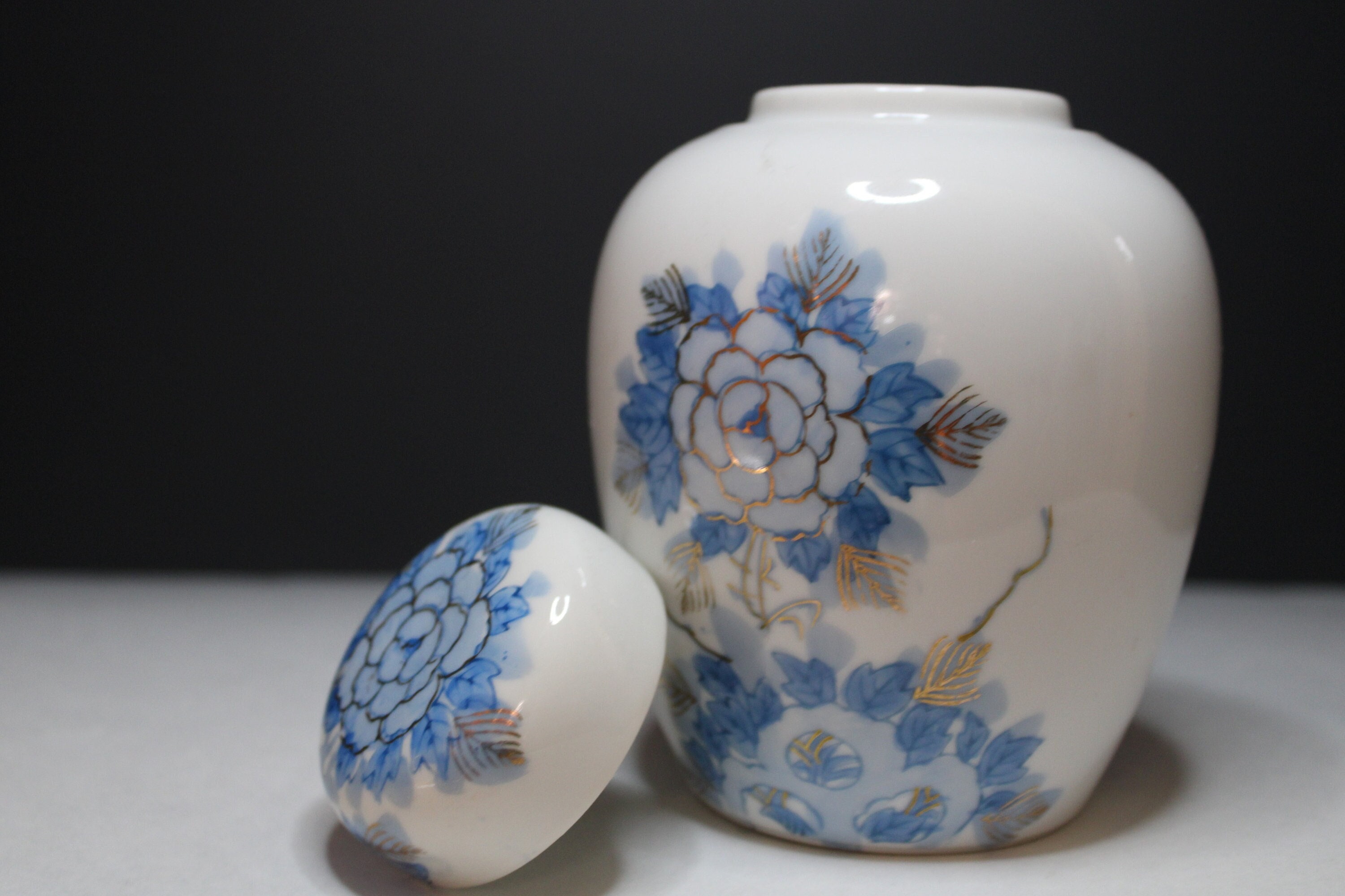 JAPANESE PORCELAIN VASE / Floral / Blue White Gold / Made in Japan