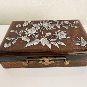 Vintage Mother of Pearl Inlay Lacquered Dark Wood Jewelry Box with Brass Handle Closure | Floral & Butterfly Design | Chinoiserie