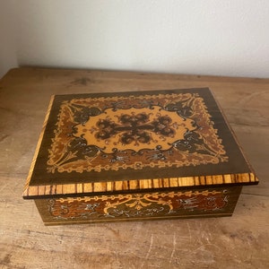 Vintage Jewelry or Trinket Wood Music Box in Italian Sorrento Marquetry Style | Lacquered Wood