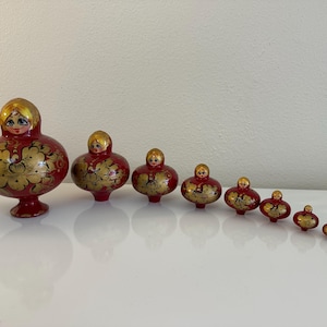 Vintage Collectilble Russian Matryoshka Nesting Dolls | Set of 9
