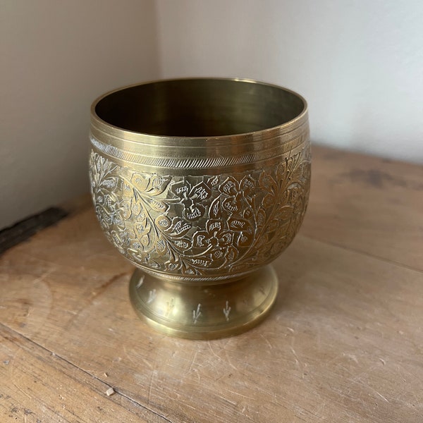 Vintage Brass Boho Etched Floral & Leaf Boho Pedestal Cup Catch | India