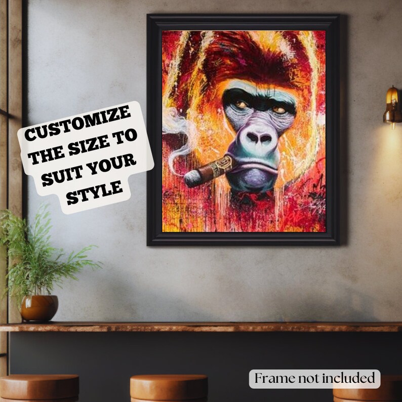 K&ouml;nnte beinhalten: Gerahmter Kunstdruck mit einem farbenfrohen, ausdrucksstarken Gorilla, der eine Zigarre raucht. Das Kunstwerk hat einen lebendigen, strukturierten Stil mit roten, orangefarbenen und gelben Farbt&ouml;nen. Der Text auf dem Bild lautet "Passen Sie die Gr&ouml;&szlig;e an Ihren Stil an."