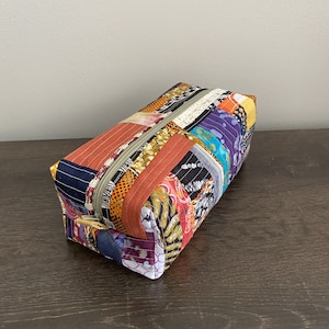 Colorful patchwork toiletry bag, large. Sturdy cotton quilted design.