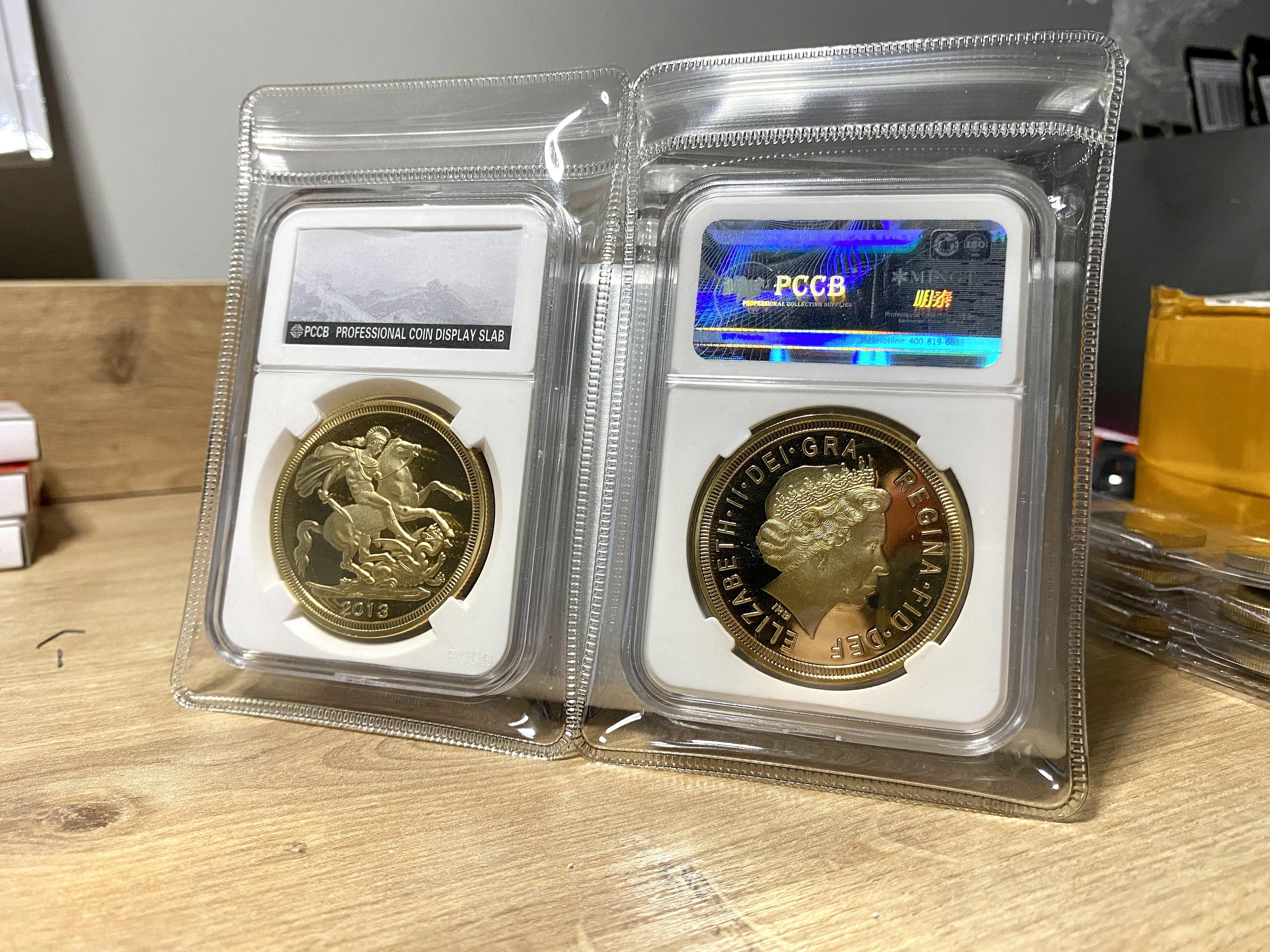 英国ソブリン金メッキ5ポンドコインエリザベス女王英国レプリカ1枚、保護コレクターケース入り - Etsy 日本