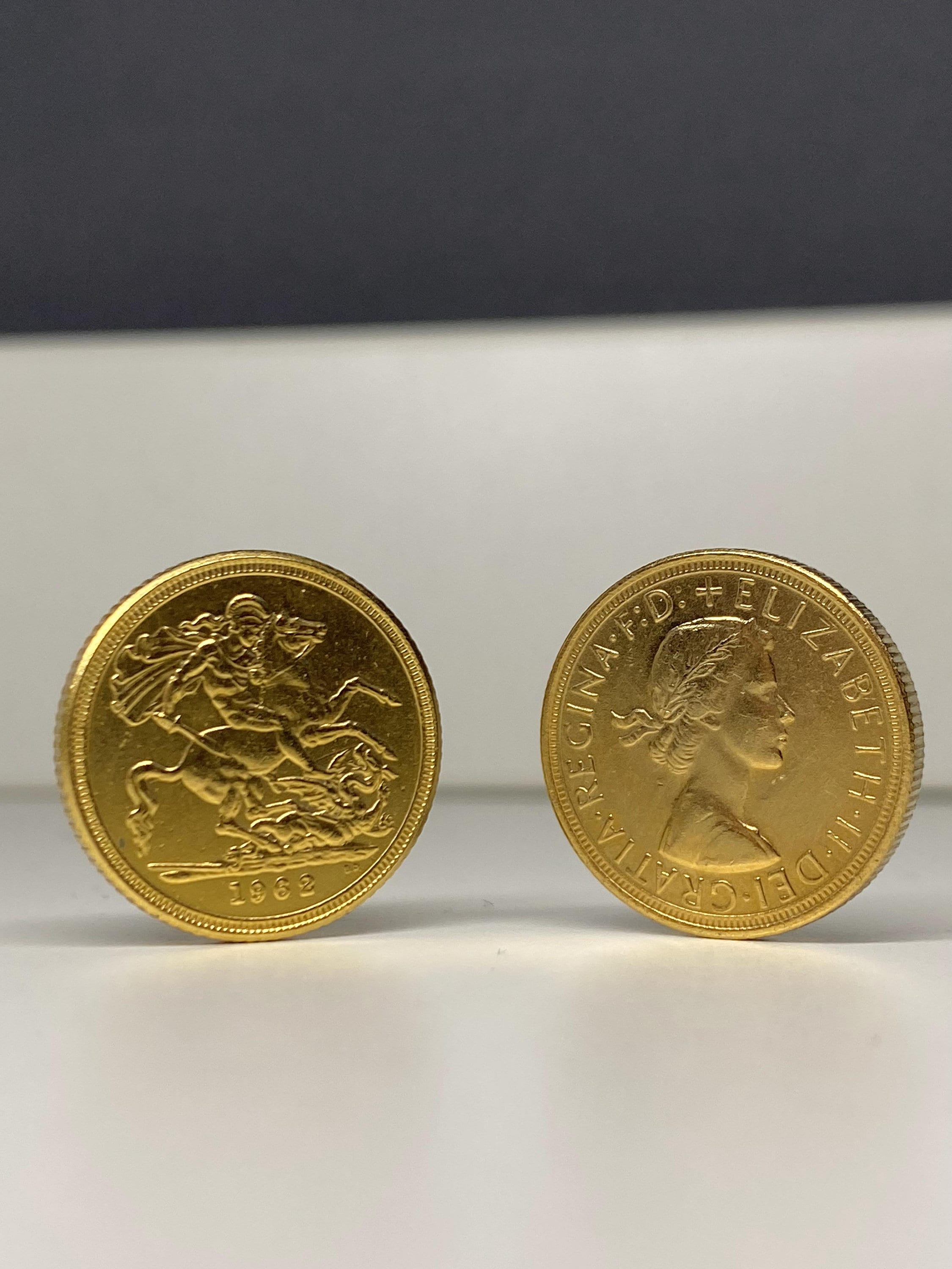 専用　ハインリッヒ　22kゴールド　八芒星ギルト　ショープレート Gold Plated Coin, Elizabeth II British Full Sovereign Gold