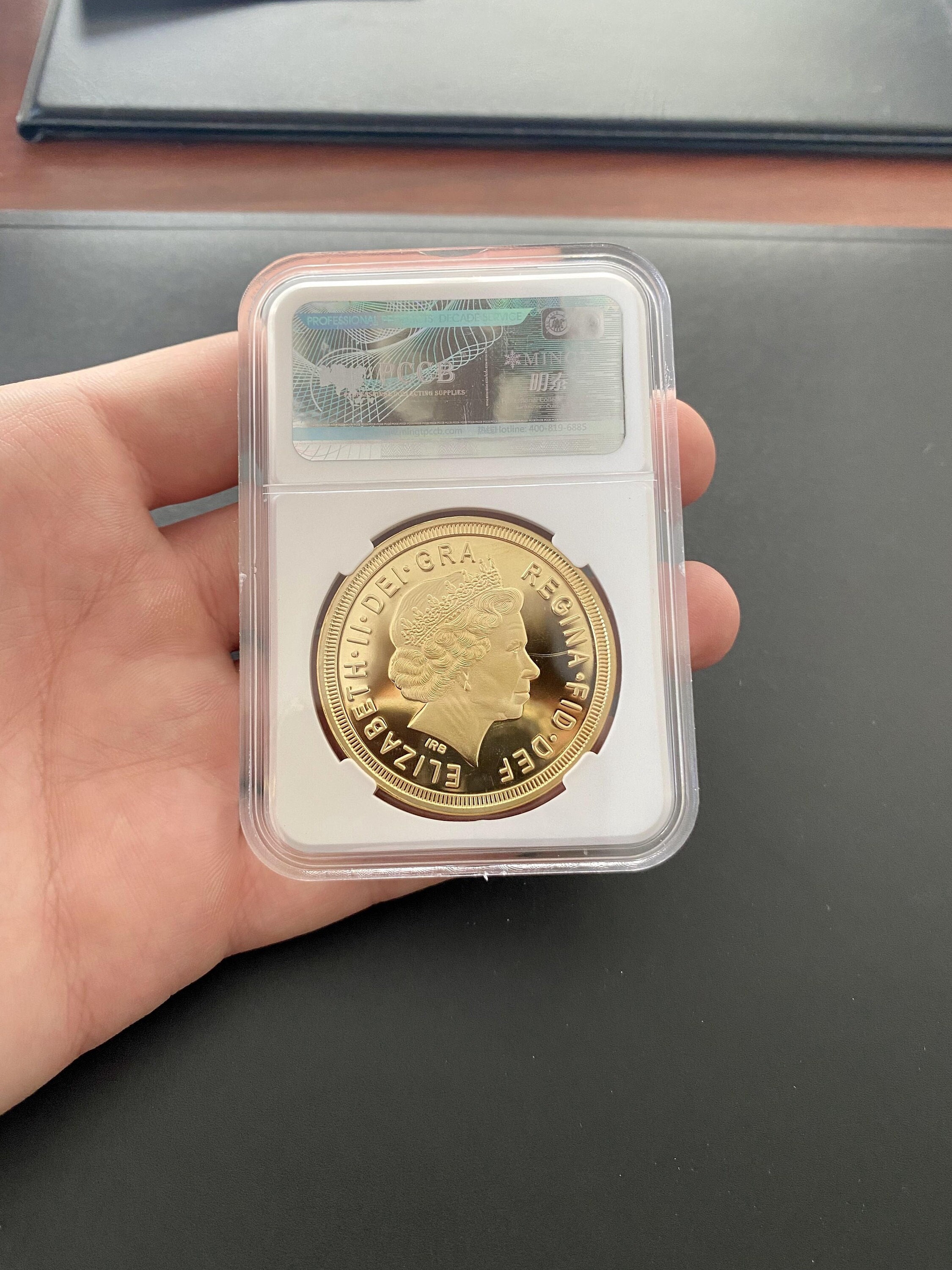 Coin British Sovereign gold plated 5 pounds coin Queen Elizabeth British REPLICA 1pcs in protective collectable case