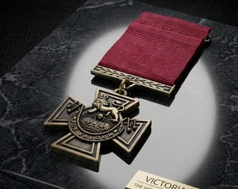 ＢＥベルギー軍＊軍及び市民有功十字勲章１級（実物） 実物大のレプリカ、ヴィクトリア十字章とリボン。最高の軍人栄誉。勇敢